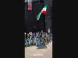 گلباران دیوار منتهی به جایگاه پیکر رهبر شهید  -  ویدئو