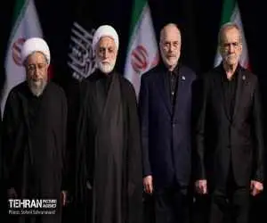 ویدیو  -  حضور سران قوا در مصلای امام خمینی(ره) دقایقی پیش از اقامه نماز بر پیکر رهبر شهید انقلاب