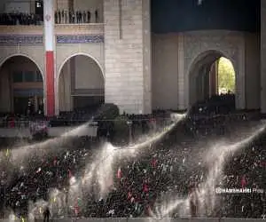 نمای متفاوت و دیده نشده از لحظه ورود پیکر مطهر رهبر شهید به مصلی  -  ببینید
