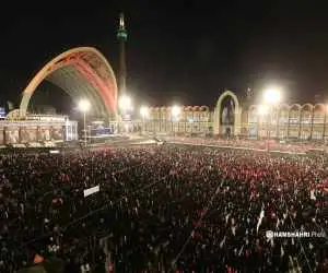 نمایی از مصلای تهران ساعاتی پیش از اقامه نماز بر پیکر رهبر شهید  -  ببینید