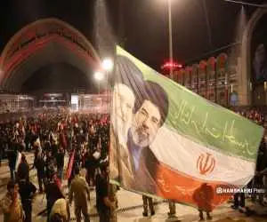 چهره های گریان در مراسم وداع با رهبر شهید  -  ببینید