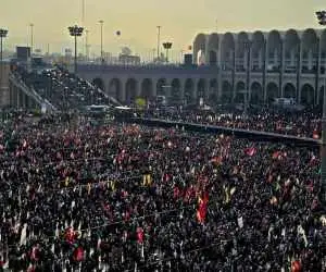 ویدیو  -  ساعات پایانی وداع با امام مجاهد شهید و ازدحام جمعیت در صحن مصلی