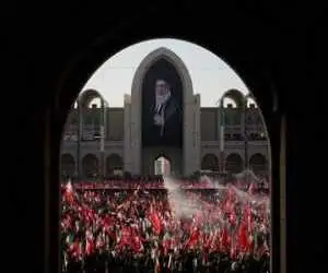 تهران تلاش دارد مراسم تشییع را به پیامی فراتر از مرزهای ایران تبدیل کند -  همه پرسی مردمی درمورد ادامه مسیر جمهوری اسلامی - تأکید بر مطالبه (انتقام)
