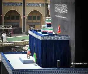 خانم جوانی با یک بچه کوچک در بغل مستأصل سمت تابوت آمد... -  روایتی از آخرین دیدار با رهبر شهید