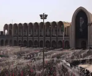 تایم لپس خروج نمازگزاران از مصلی پس از اقامه نماز بر پیکر مطهر آقای شهید ایران  -  ویدئو
