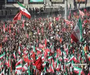 کارگردان معروف سینما در مصلی در حال ساخت مستند بدرقه تاریخی رهبر شهید انقلاب + عکس