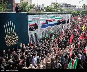 ویدیو  -  ‏ قاب های ماندگار و بی نظیر از تشییع امام شهید