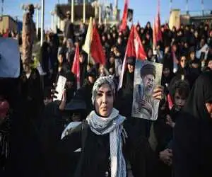 ما گندم و سویا نمی خواهیم یک نان را چند نفری می خوریم اما... -  روایتی از عزاداران خیابان های تهران  -  ببینید