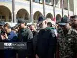 ویدیو  -  حضور سردار وحیدی در صف اول نماز