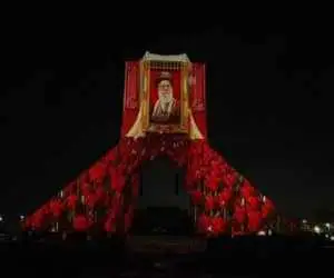 تصویر و حماسه بدرقه رهبر شهید بر برج آزادی نقش بست