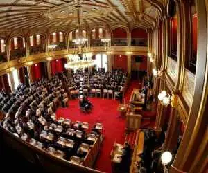 ویدیو  -  پارلمان نروژ تشویق معروف وایکینگی را برای حمایت از تیم ملی شان اجرا کرد