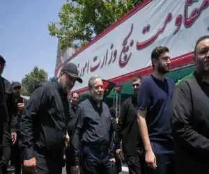 ویدیو  -  سردبیر مشرق به حمله به عراقچی در مراسم تشییع رهبر شهید واکنش نشان داد