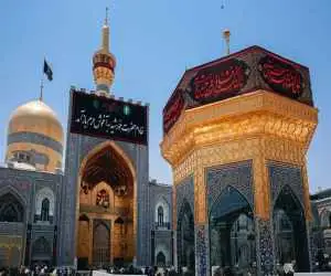 حال وهوای مشهد در آستانه مراسم خاکسپاری رهبر شهید  -  عزاداری زائران در محل احتمالی مراسم تدفین
