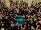 ویدیو  -  تشییع بی نظیر پیکر رهبر شهید انقلاب روی موج دستان عزاداران عراقی در حرم امیرالمومنین(ع)