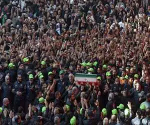 لحظهٔ ورود فرزند رهبر شهید ایران به حرم مطهر امام حسین(ع)