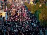 آماده سازی و حرکت خودروی حامل پیکر رهبر شهید انقلاب در مسیر تشییع مردمی در نجف  -  سیل خروشان جمعیت  + ویدیو