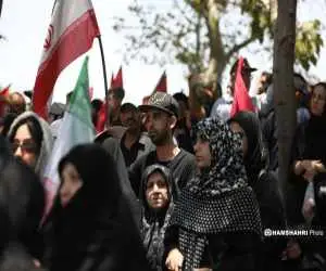 ماجرای جالب دختری که از چین برای تشییع رهبر شهید آمد؛ کمرم شکست + ویدئو