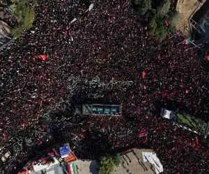 فیلم کامل اقامه نماز پسر بر پیکر پدر شهید ؛ ببینید