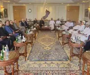 مذاکره کنندگان ایرانی فردا به مسقط می روند  -  سی بی اس: نمایندگان قطر مشهد را ترک کردند