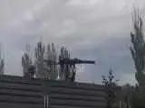 صحنه جالب پرتاب شدن ا تیرانداز پدافند هوایی با شلیک سلاح + ویدیو چرخیدن روی هوا با پدافند در حال شلیک