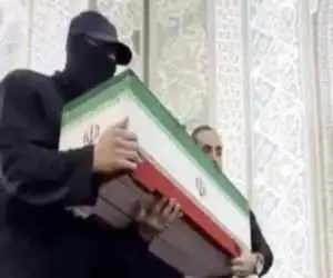 ویدیو  -  هویت فرد با چهره پوشیده در روز تشییع رهبر شهید انقلاب مشخص شد