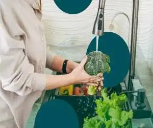 روش صحیح شستن میوه ها و سبزیجات؛ توصیه های یک سرآشپز حرفه ای