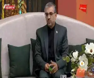 جمله خاص رهبر شهید در نماز جمعه نصر + ویدئو  -  روایت شنیدنی مکبر جوان نمازهای رهبر شهید