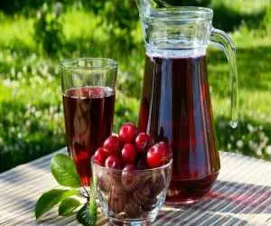 چگونه شربت آلبالو خوشرنگ درست کنیم ؟  -  درست کردن شربت آلبالو بدون شکر با 3 روش