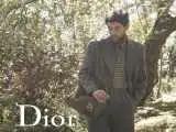 اسم واقعی مردی که با این کت و شلوار و پیراهن چهارخانه در ایران جنجال به پا کرد