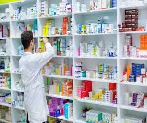 3 جنگ و 4 ماه توقف واردات  -  روایت معاون وزیر بهداشت از تاب آوری صنعت دارو در روزهای بحران