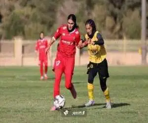 تصویر  -  سرمربی زنان سپاهان در راه پرسپولیس!