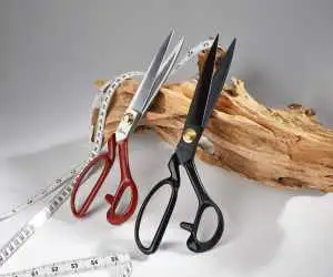 چگونه قیچی را تیز کنیم ؟؛ روش های تیز کردن قیچی با فویل، کاغذ سنباده، سنگ و...