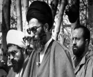تصویر  -  تصویری از تبلیغات انتخاباتی رهبر شهید انقلاب برای انتخابات ریاست جمهوری در دهه 60