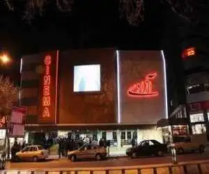 سینمای ایران این روزها از روزهای جنگ هم کمتر می فروشد -  وقتی امنیت روانی از بین می رود، گیشه هم فرو می ریزد