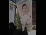 دلتنگی های جانسوز مادر در مرز چذابه با تصویر فرزند شهیدش  -  ویدئو
