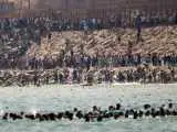 ماجرای جنجالی حمله هزاران مهاجر به اسپانیا و ردپای اسرائیل و آمریکا  -  ویدئو