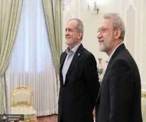 تصویر  -  تصویری از ایام گذر خدمت شهید لاریجانی و پزشکیان؛ از وزیری بهداشت تا ریاست جمهوری، از رئیس سازمان صداوسیما تا شهادت