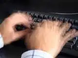 پشت این چت بات یک نفر نشسته است؛ نه یک مدل هوش مصنوعی!