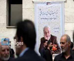 سیدمحمد خاتمی بر پیکر روزنامه نگار قدیمی نماز خواند -  عکس