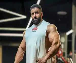 فریاد تند هادی چوپان؛  شما دلقکید  -  اگر مرد هستید افتخارات من را کسب کنید