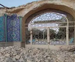ماجرای تخریب سردر امامزاده محمد نوش  آباد  -  میراث فرهنگی ادامه عملیات را متوقف کرد