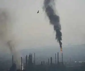 مشاهده دود در پالایشگاه آبادان