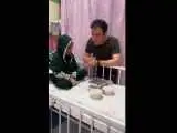 چه دختر خوشگلی... شما هندی هستی؟ + ویدئو  -  مکالمه جالب عمو پورنگ
