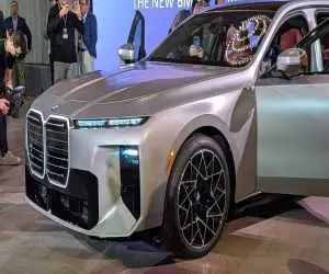 فناوری های کلاس جدید  -  پرچم دار سری 7 جدید bmw با یک صفحه سینمایی برای سرنشینان