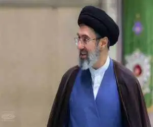 ویدیو  -  ‏ فیلمی کمتر دیده شده از سینه زنی رهبر انقلاب در مراسم تشییع فرزند آیت الله استادی