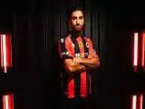 تصویر  -  نقشه ایران روی گردن بند علیرضا جهانبخش