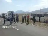 برخورد اتوبوس با نیوجرسی -  خواب آلودگی راننده چند مصدوم داشت؟