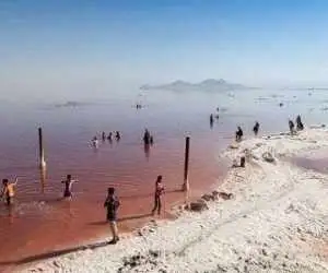 دریاچه ارومیه صورتی شد