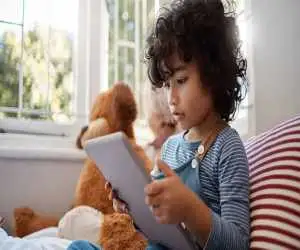خبر خوب برای بچه های موبایلی؛ صفحه نمایش همیشه مضر نیست