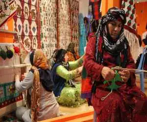 ثبت جشنواره گلونی در تقویم گردشگری کشور  -  بررسی گستره جغرافیایی و جایگاه فرهنگی یک سر بند هزاران ساله